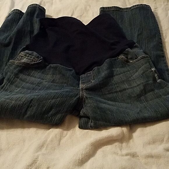 3 for $10 Maternity capris - Picture 4 of 4